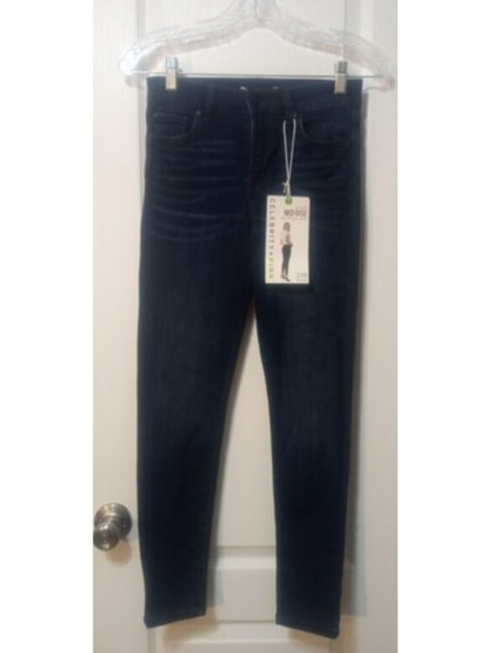 NWT Celebrity Pink Mid Rise Skinny Clean Jeans